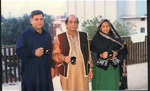 Meet Mehdi Hasan Wife Rakhshanda Hasan: Kids & Family 2023
